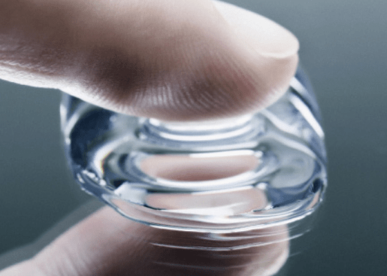Tacky and flexible plastics